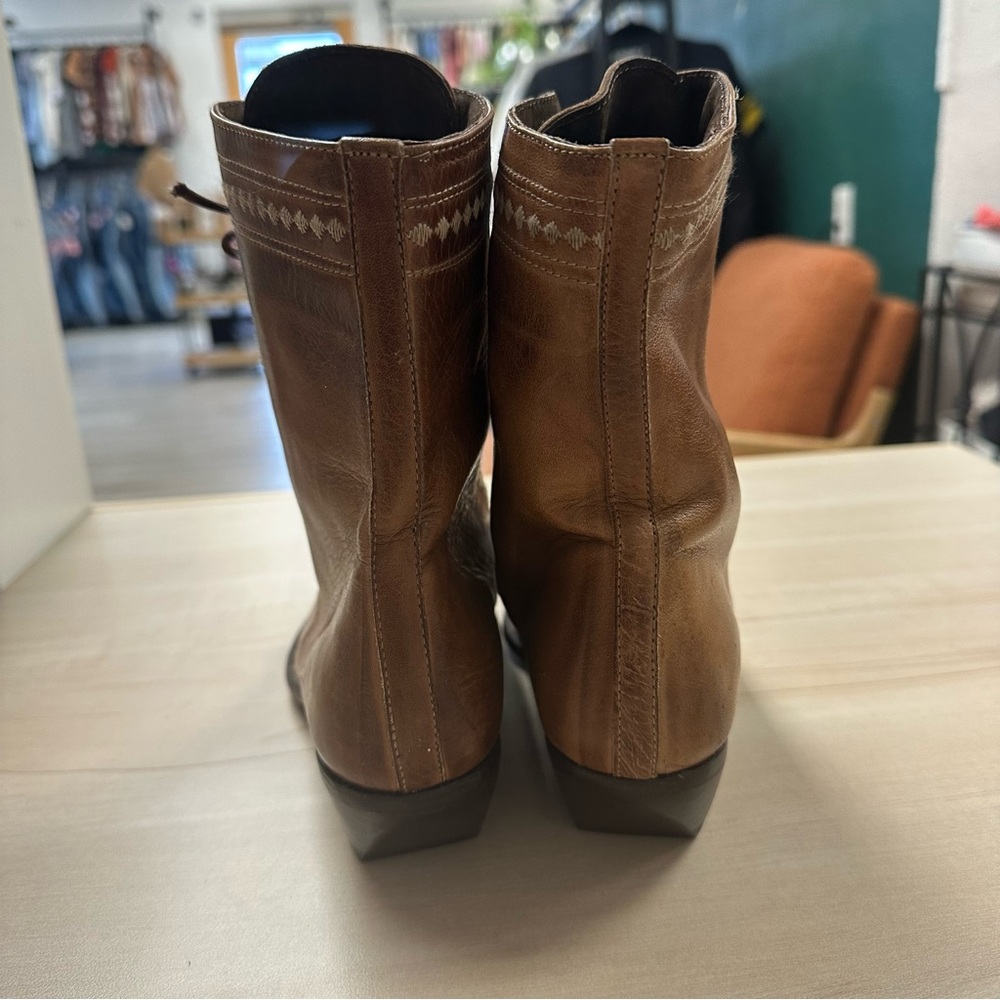 Women’s Vintagr Brown Leather Lace-Up Western Boots - Picture 5 of 13